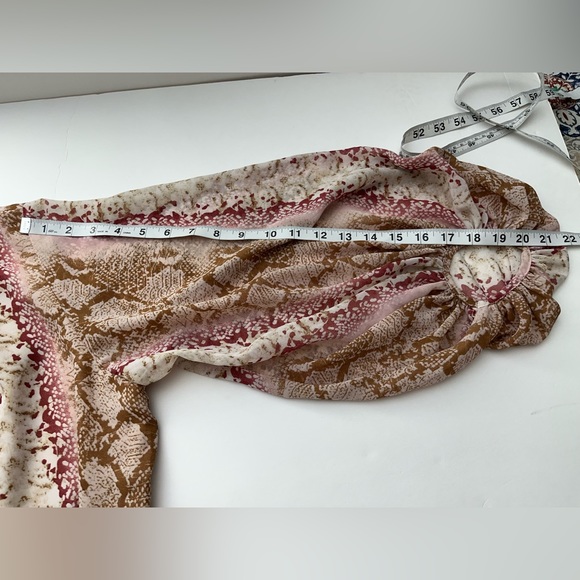 ENTRO Women’s Tunic Top Blouse Pink Snake Print Size L V Neck Balloon Sleeve - Picture 10 of 13